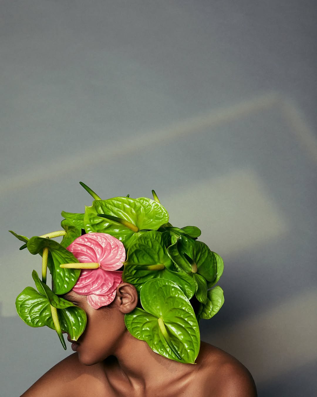 Um dia de todas as gloriosas coberto de floresUm poderoso dia internacional das mulheresFot.jpg